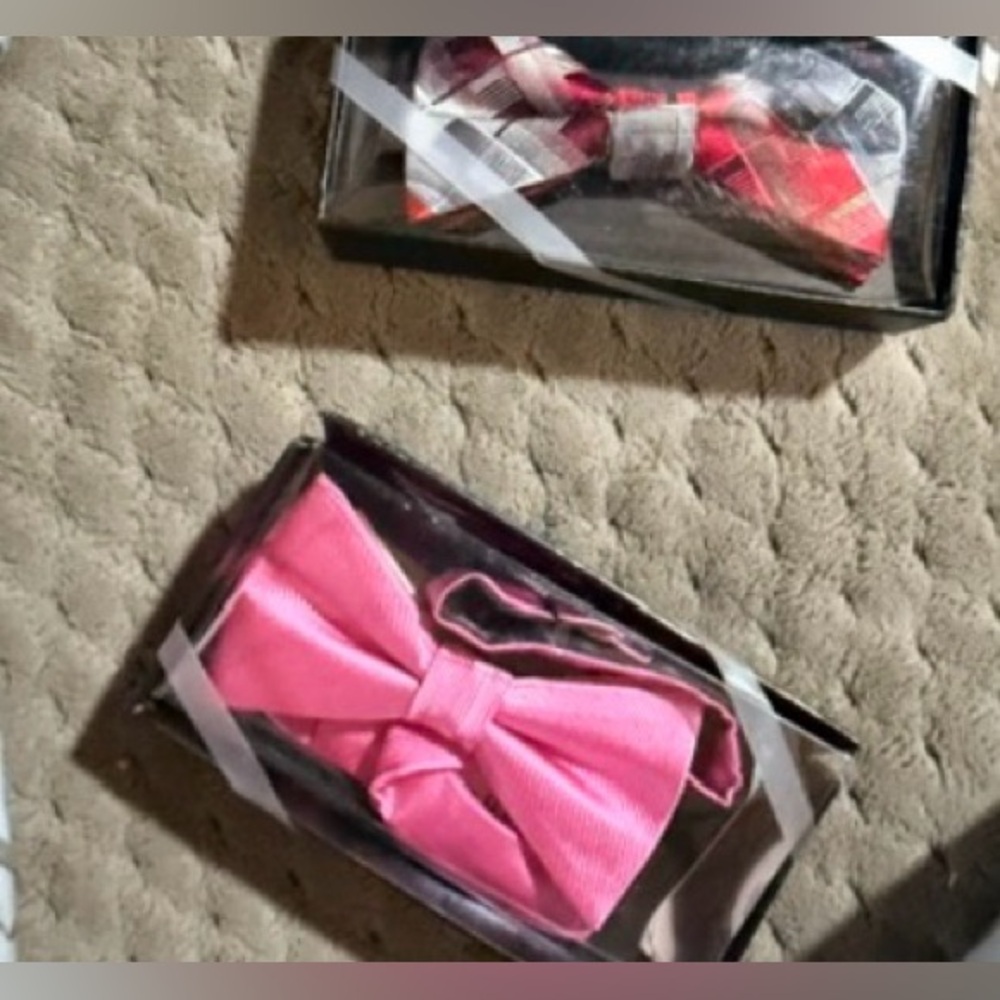 2 Van Heusen Men’s Bow Ties